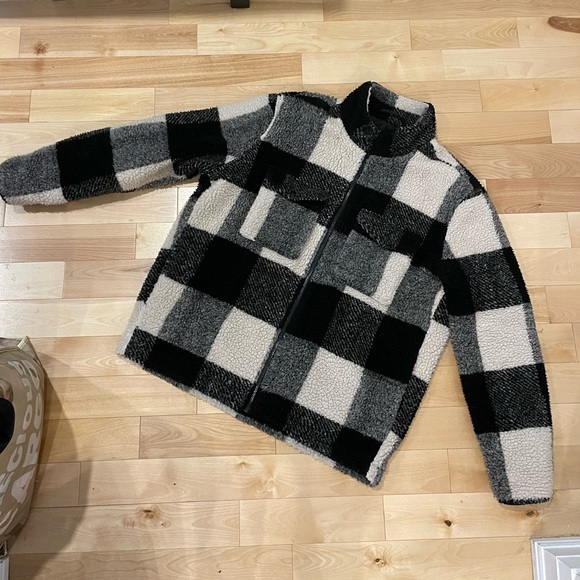 Sherpa Jacket - Picture 2 of 4